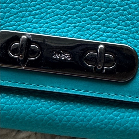 Coach‎ Swagger Wallet - Picture 3 of 6